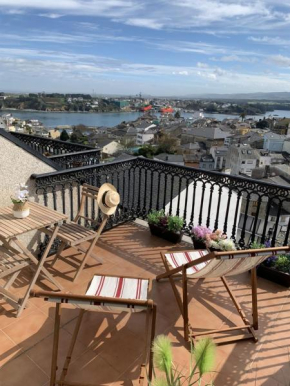 MODERNO PISO CON LA MEJOR TERRAZA DE RIBADEO Y VISTAS MARAVILLOSAS